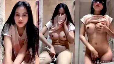 Colmek Cewek Cantik Pakai Semprotan Kamar Mandi